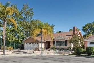 Building Photo - Stunning 3bd Home with Private Outdoor Oasis