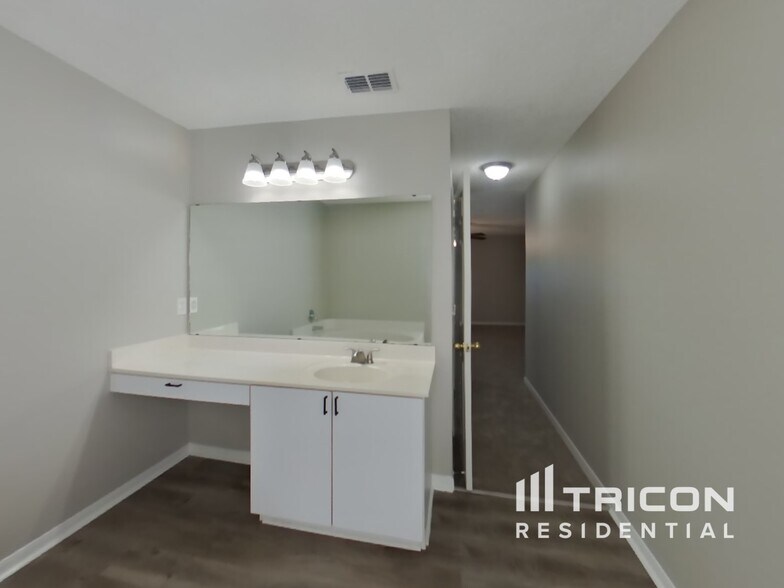 Building Photo - 2101 Ardencroft Dr