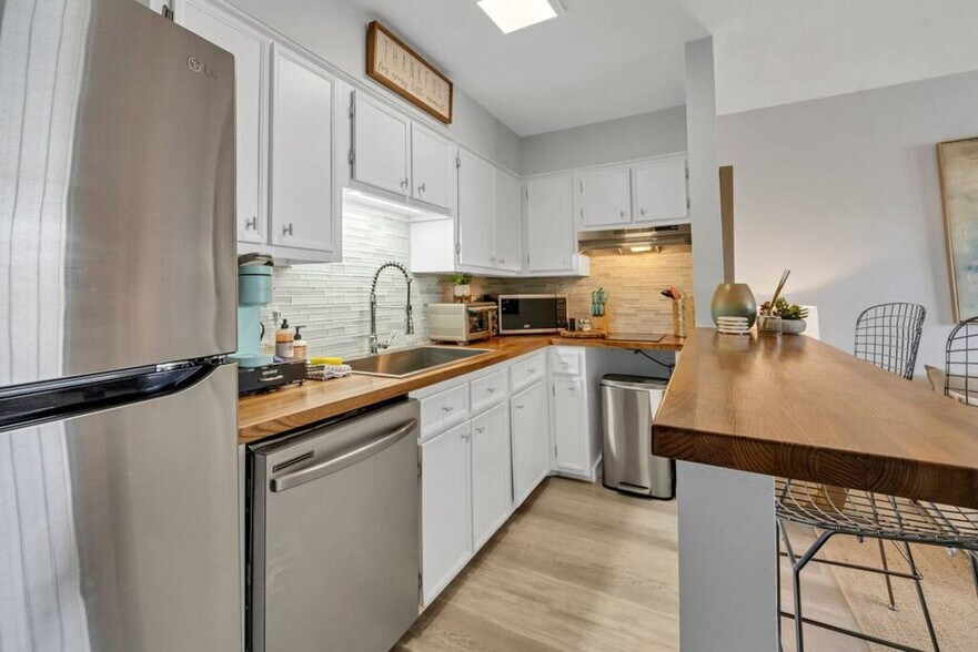 Building Photo - 312 Bream Ave