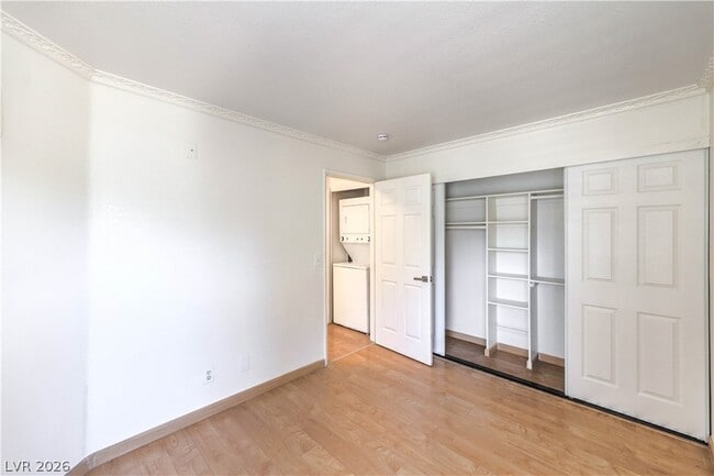 Building Photo - 460 Elm Dr