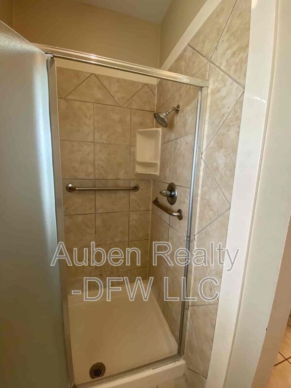 Building Photo - 300 E Main St