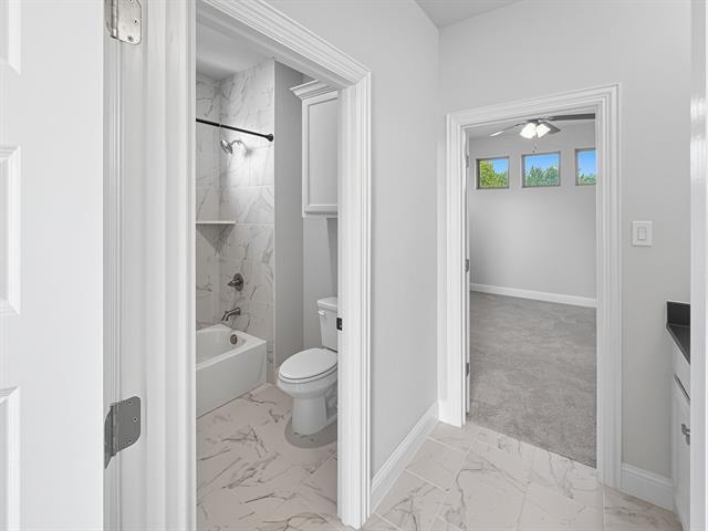 Building Photo - 9525 Thorncrown Ln