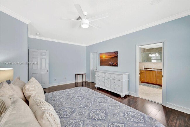 Building Photo - 853 SW 11th Ct