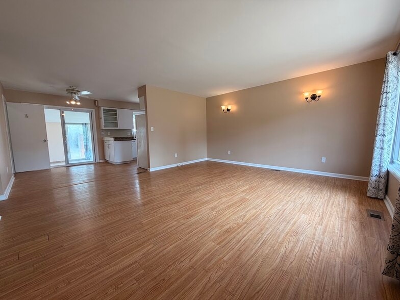 Building Photo - 29594 Maplewood St
