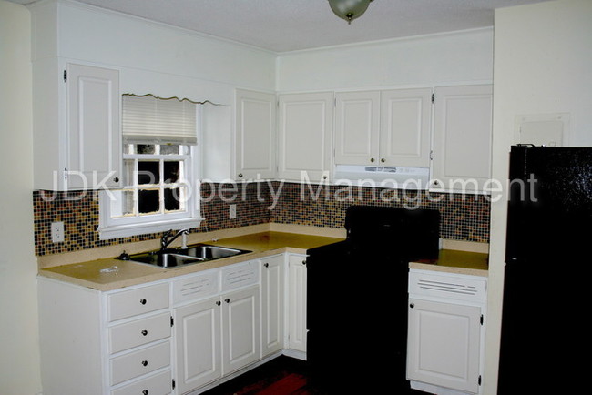 Building Photo - Apartment 2 of Mebane Downs Townhomes