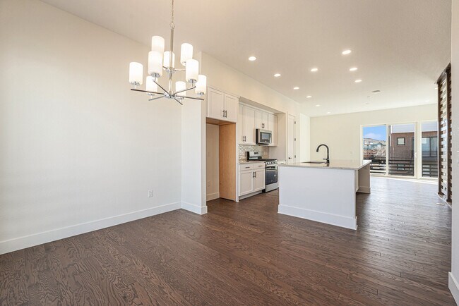 Building Photo - 2663 Nicholas Wy