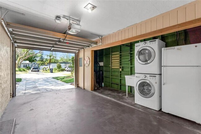 Building Photo - Newly Renovated 3 bedroom 2 bath Winter Pa...