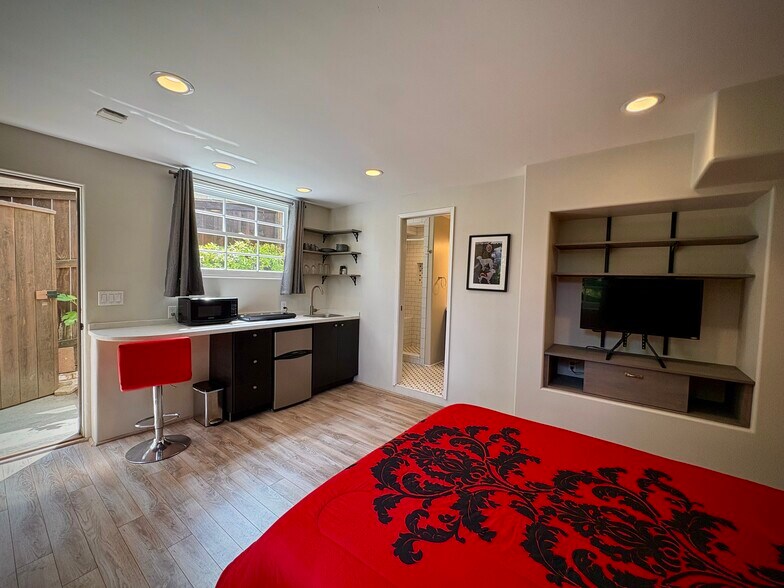 Building Photo - 3746 Lankershim Blvd