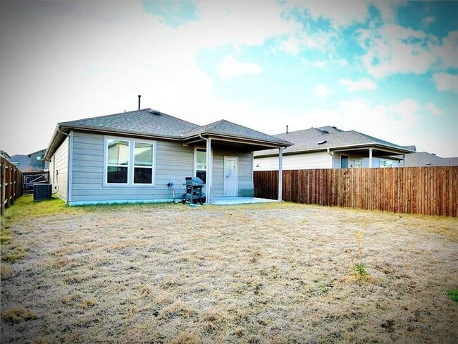 Building Photo - 228 La Dera Dr