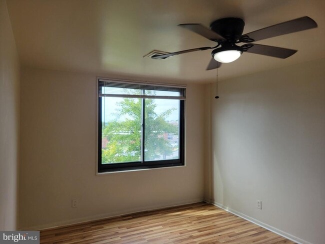 Building Photo - 3450 Toledo Terrace