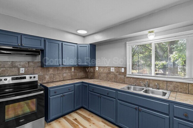 Building Photo - 10465 Lord Dr
