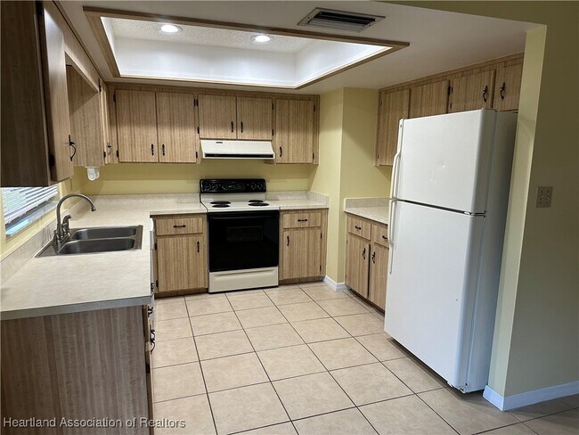 Building Photo - 3715 Castile Ave