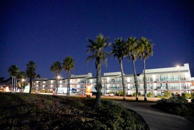 Building Photo - 657 Ocean View Dr
