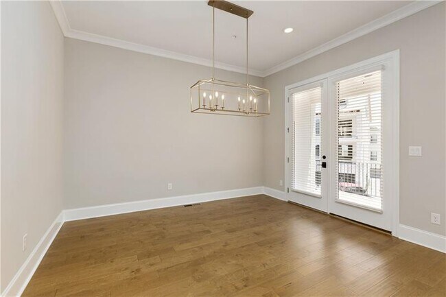 Building Photo - 439 Burton Dr