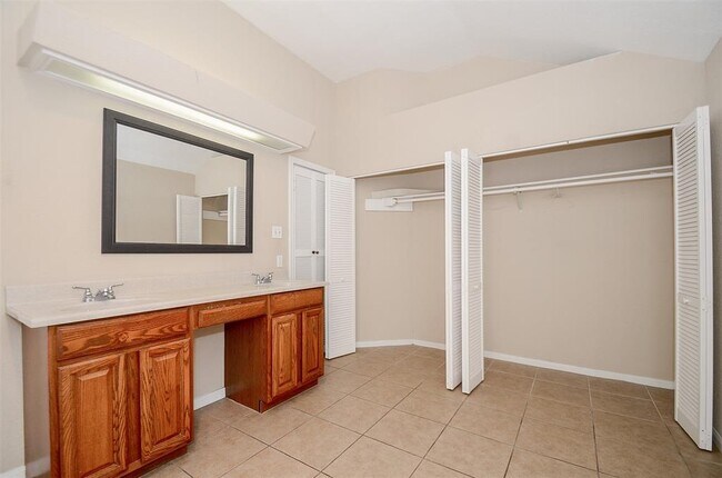 Building Photo - 1807 Trendwest Dr