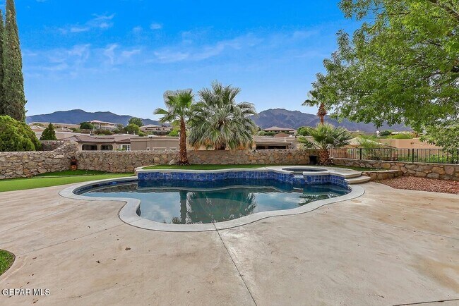 Building Photo - 6528 Calle Placido Dr