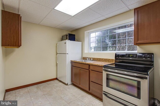 Building Photo - 1117 Ellingwood Dr