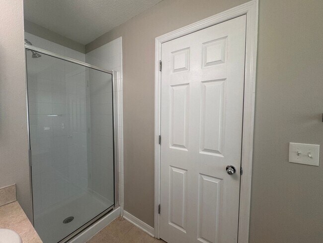 Building Photo - Now Available ! 3BR/2.5BA | Townhome | 1-Car Garage Parking | Community Pool!