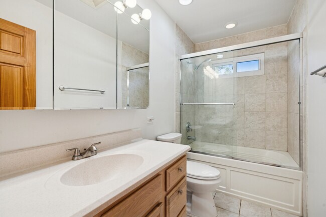 Building Photo - 1037 Heatherfield Ln