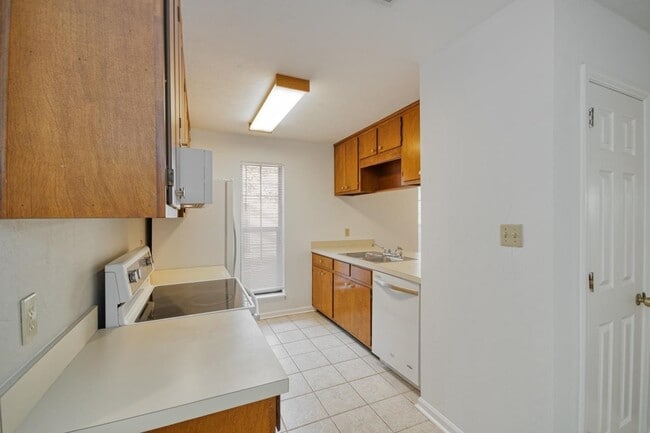 Building Photo - 2039 Hanover Ct