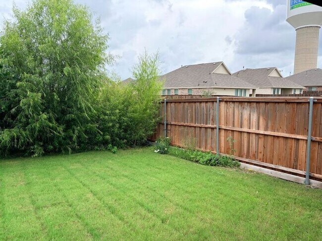 Building Photo - 3811 Thomas Plns Dr