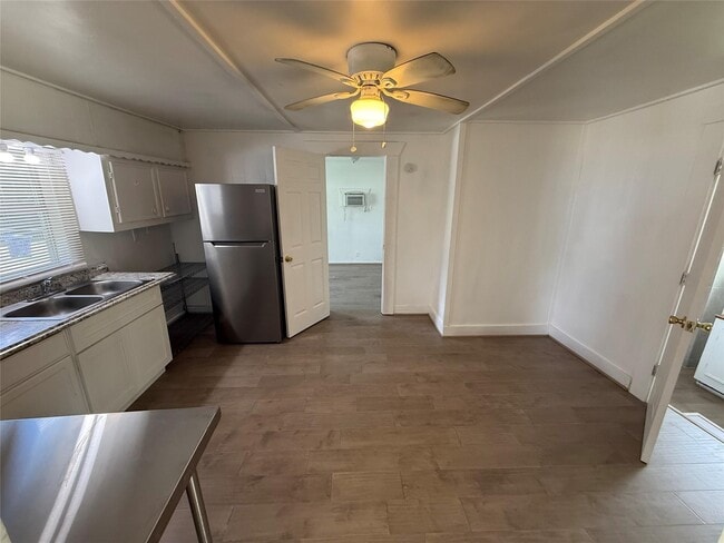Building Photo - 119 Louis Davis Dr