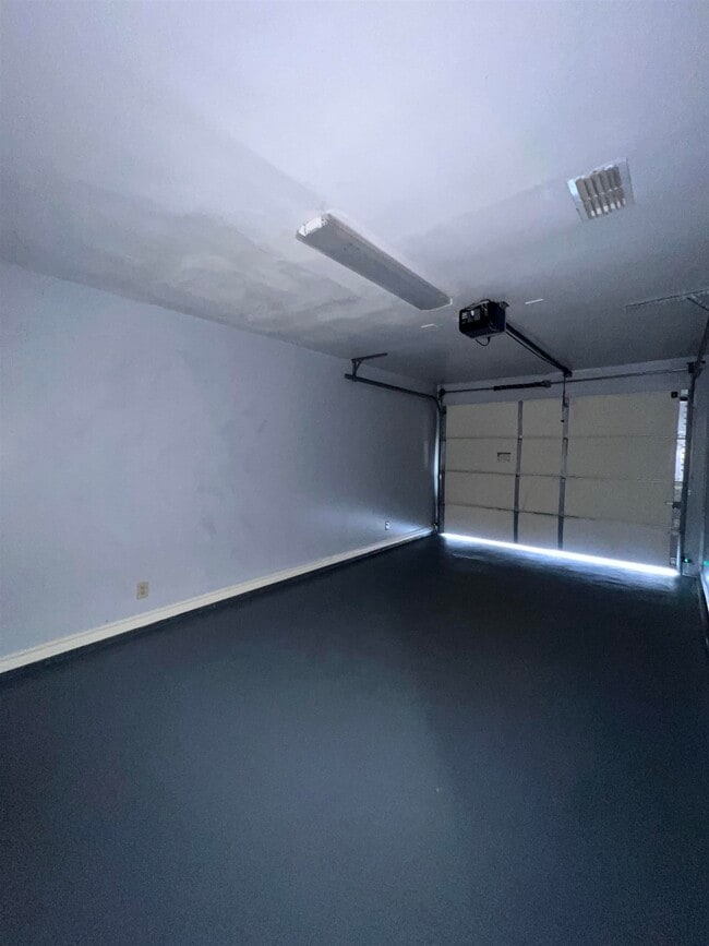 Building Photo - 207 Martingale