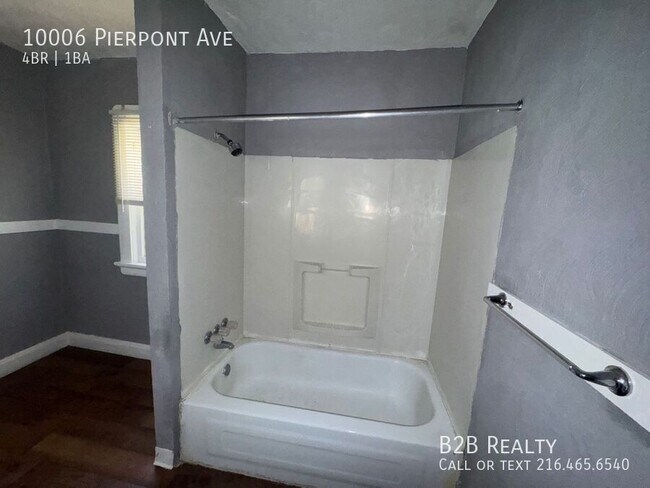 Building Photo - 10006 Pierpont Ave