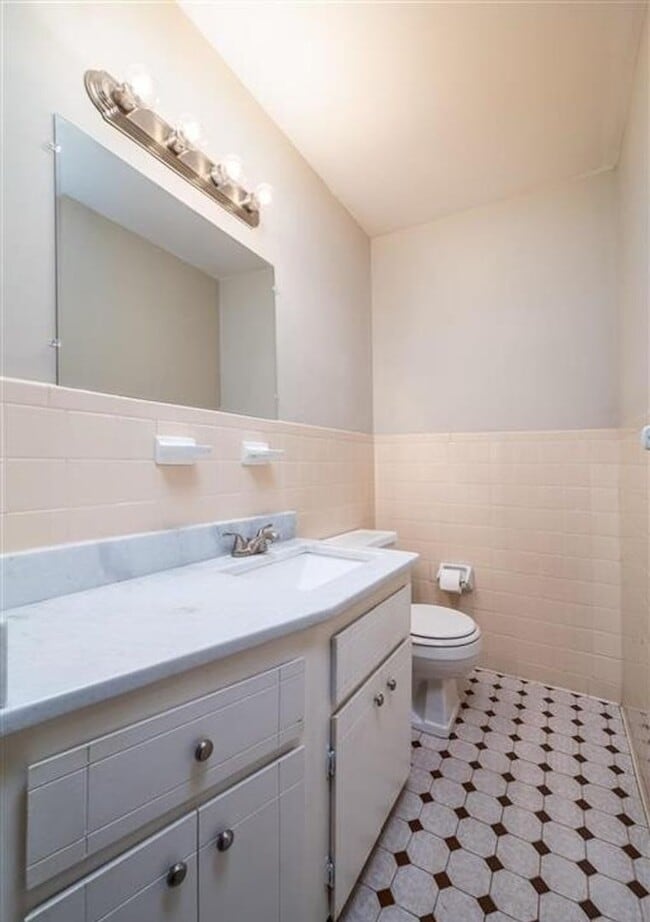 Building Photo - 4 bed & 2.5 bath with a pool