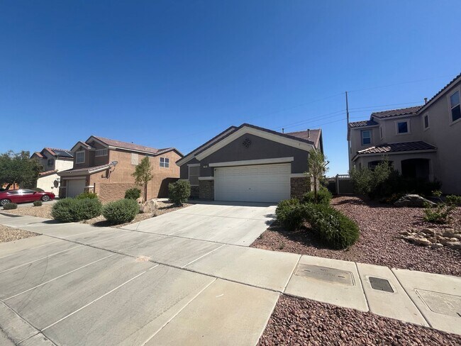 Building Photo - Stylish single-story living with 3 bedrooms, 2 baths, plus a versatile den — 1,489 sq ft of comfo...