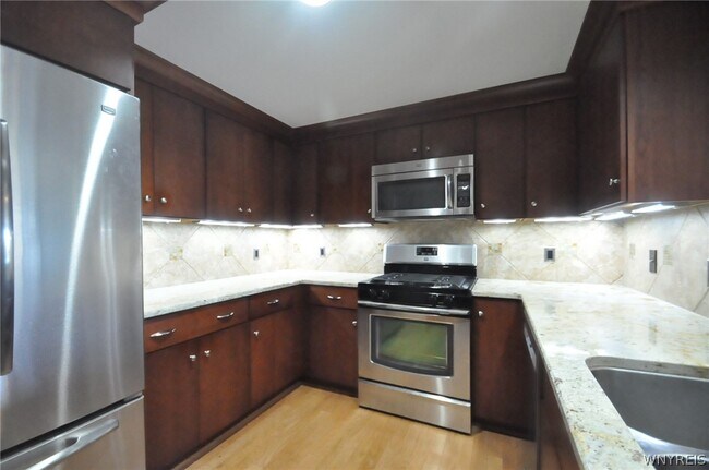 Building Photo - 40 Waterfront Cir
