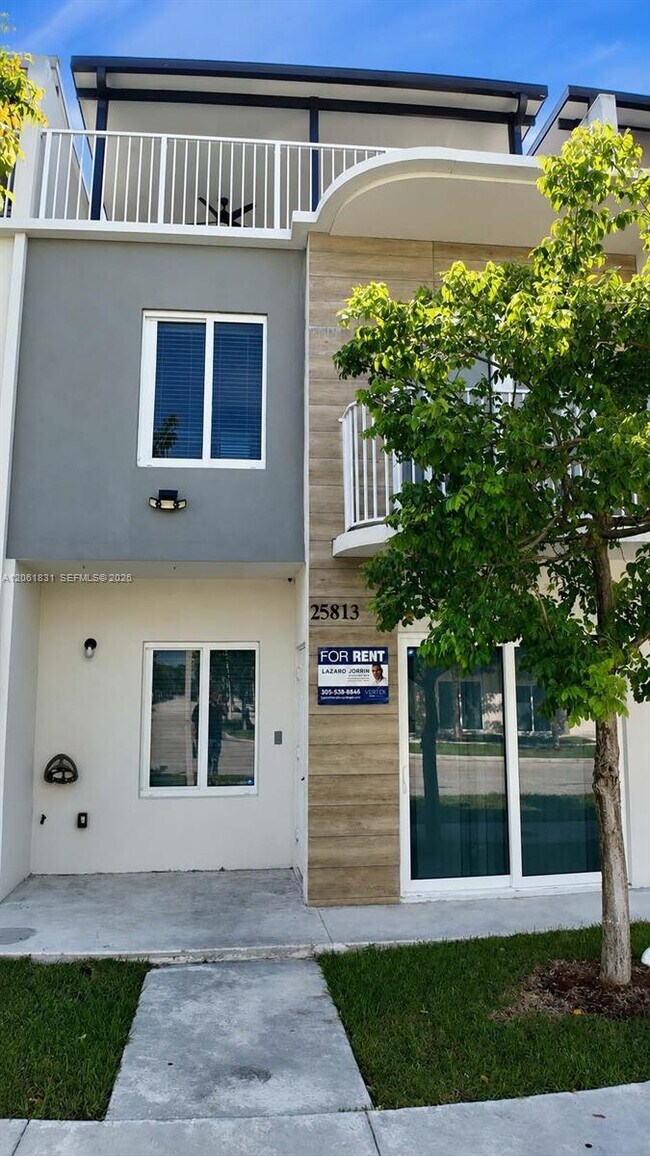 Building Photo - 25813 SW 144th Ave