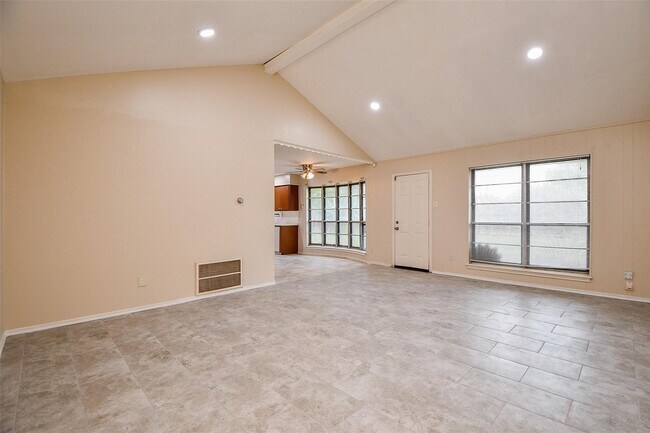 Building Photo - 5810 Fontenelle Dr