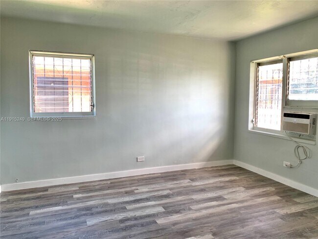 Building Photo - 2901 NW 18th St