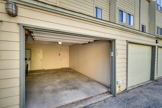 Primary Photo - 2612 San Pedro St