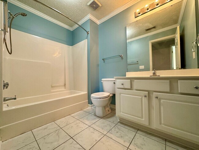 Building Photo - Harbour Pointe Condo