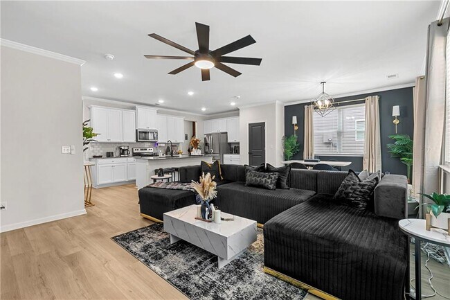 Building Photo - 715 River Gdns Dr