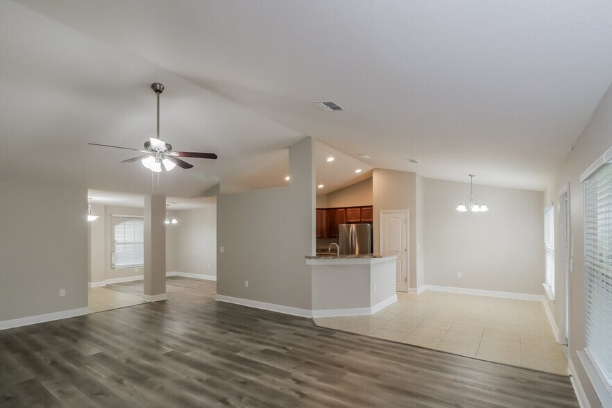 Building Photo - 803 Edith Dr