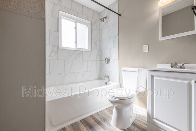 Building Photo - 15 Juno Dr