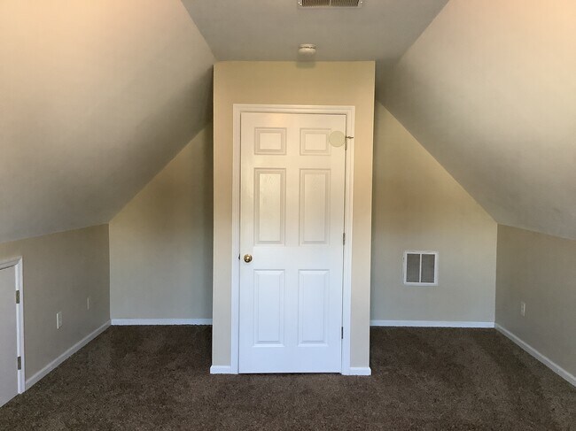Building Photo - 7204 Weavers Way