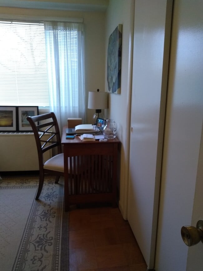 Small Bedroom v1 - 2131 N Monroe St