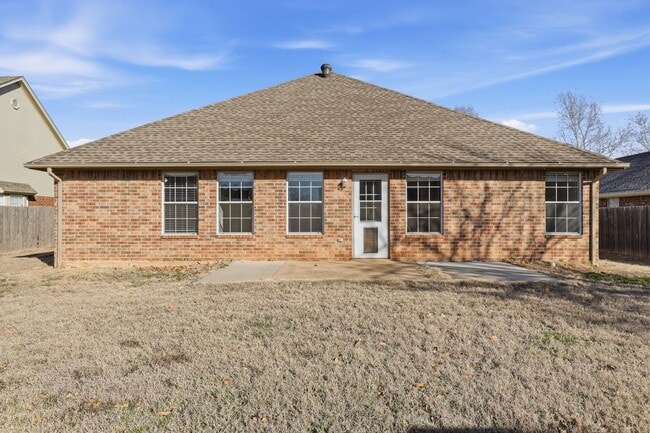 Building Photo - 4900 Cypress Lake Dr