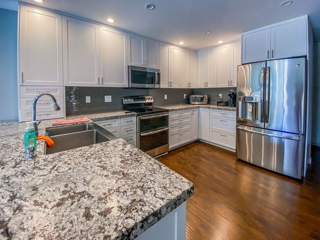 Building Photo - Two-Story 3 Bed, 2.5 Bath with Large Bonus...