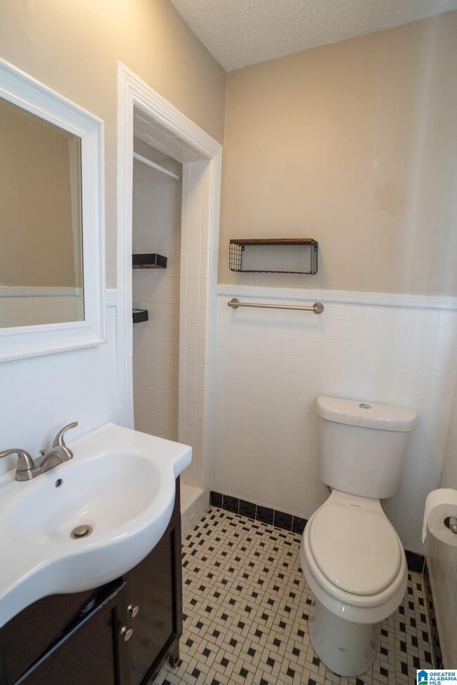 Building Photo - 9 Edgehill Rd