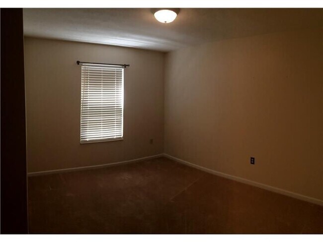 Building Photo - 407 Redwood Ct