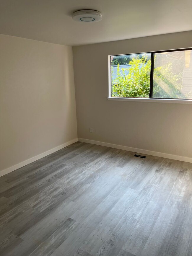 Building Photo - W55-56