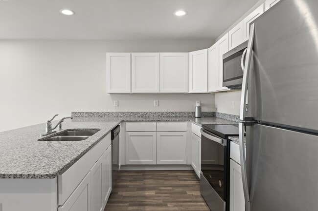 Building Photo - Beautiful 4/2 home with NEW fenced yard