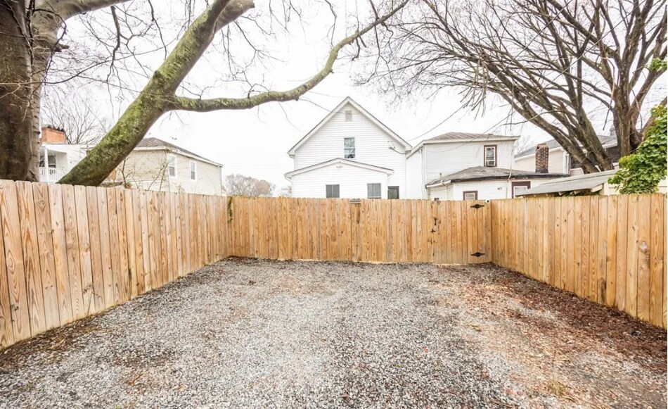 Building Photo - 2019 Dinwiddie Ave