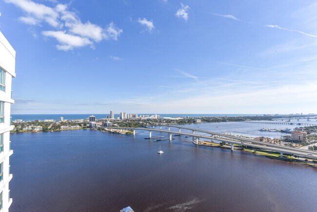 Building Photo - 231 Riverside Dr