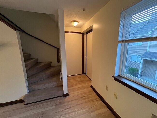 Building Photo - 53 Fairfield Park